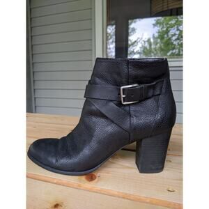COLE HAAN Black Pebbled Leather Ankle Boots Size 8.5 Buckle Strap Block Heel